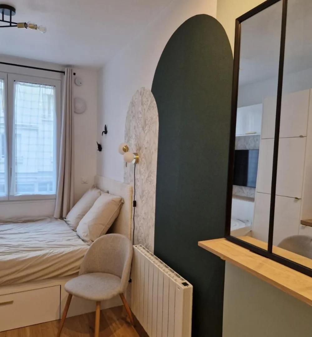 Apartment Tiny House In Paris