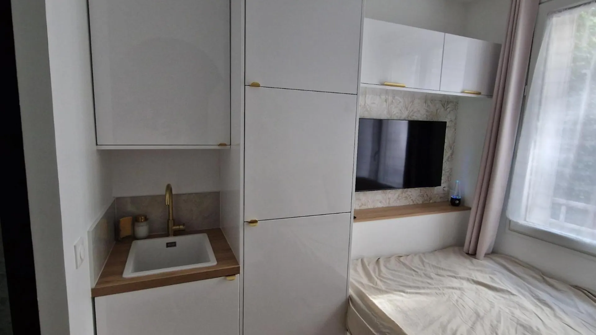 Tiny House In Apartment Paris